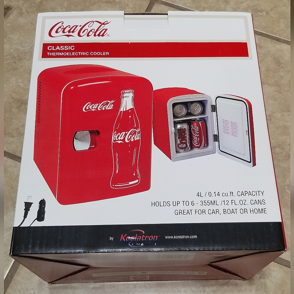 Coca Cola 6-can Capacity Mini Thermoelectric Cooler